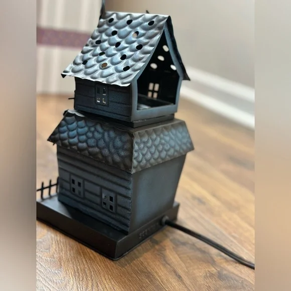 Haunting Good Time Scentsy Warmer - Picture 8 of 12